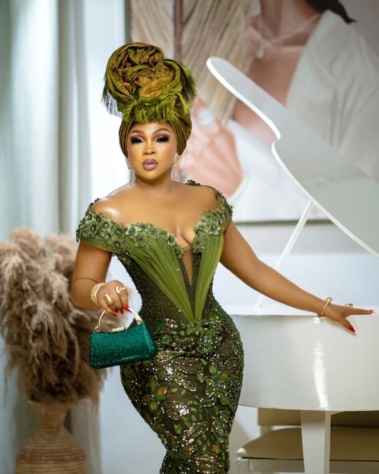 reginachukwu_e14a3a756a9545788d5cf3ac097cbcfe