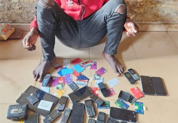 1000882328